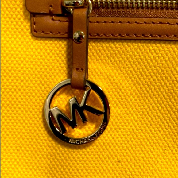 Michael Kors Kempton Canvas Large Tote Bag Sunshine Yellow EUC - Picture 5 of 9